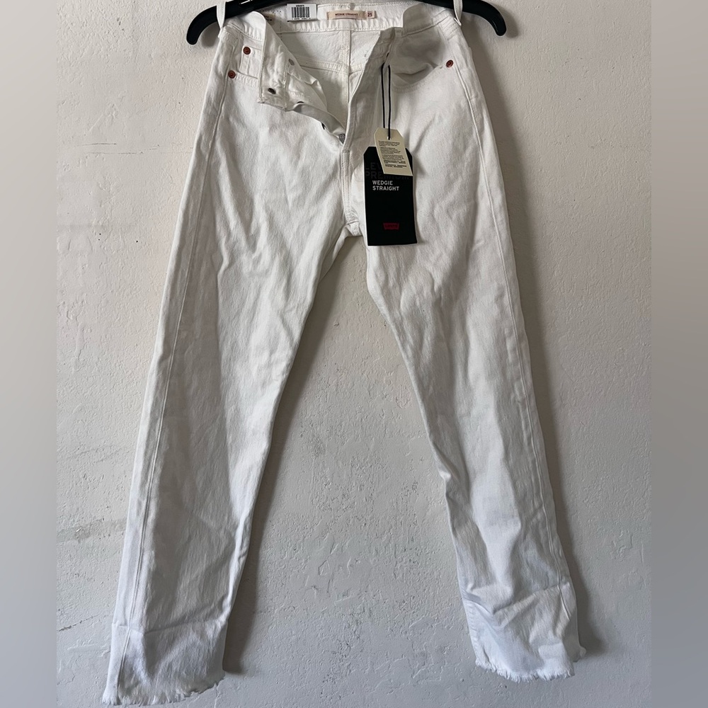Levi’s Wedgie Straight High Rise Jeans - Picture 2 of 5